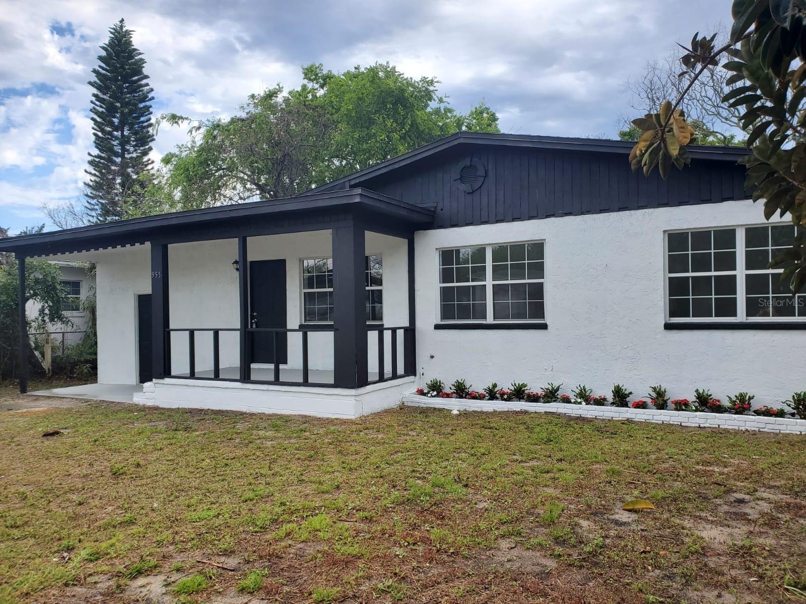 Profesionales pintando casa en Orlando